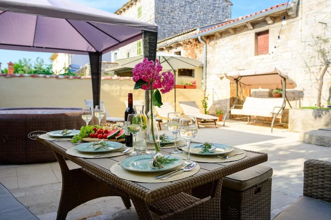 Villa Guest House Eleonora Cabrunici