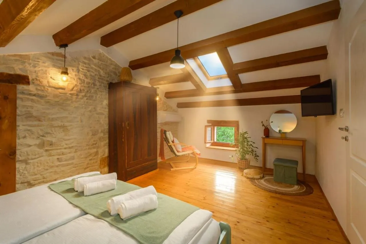 Villa Guest House Eleonora Cabrunici