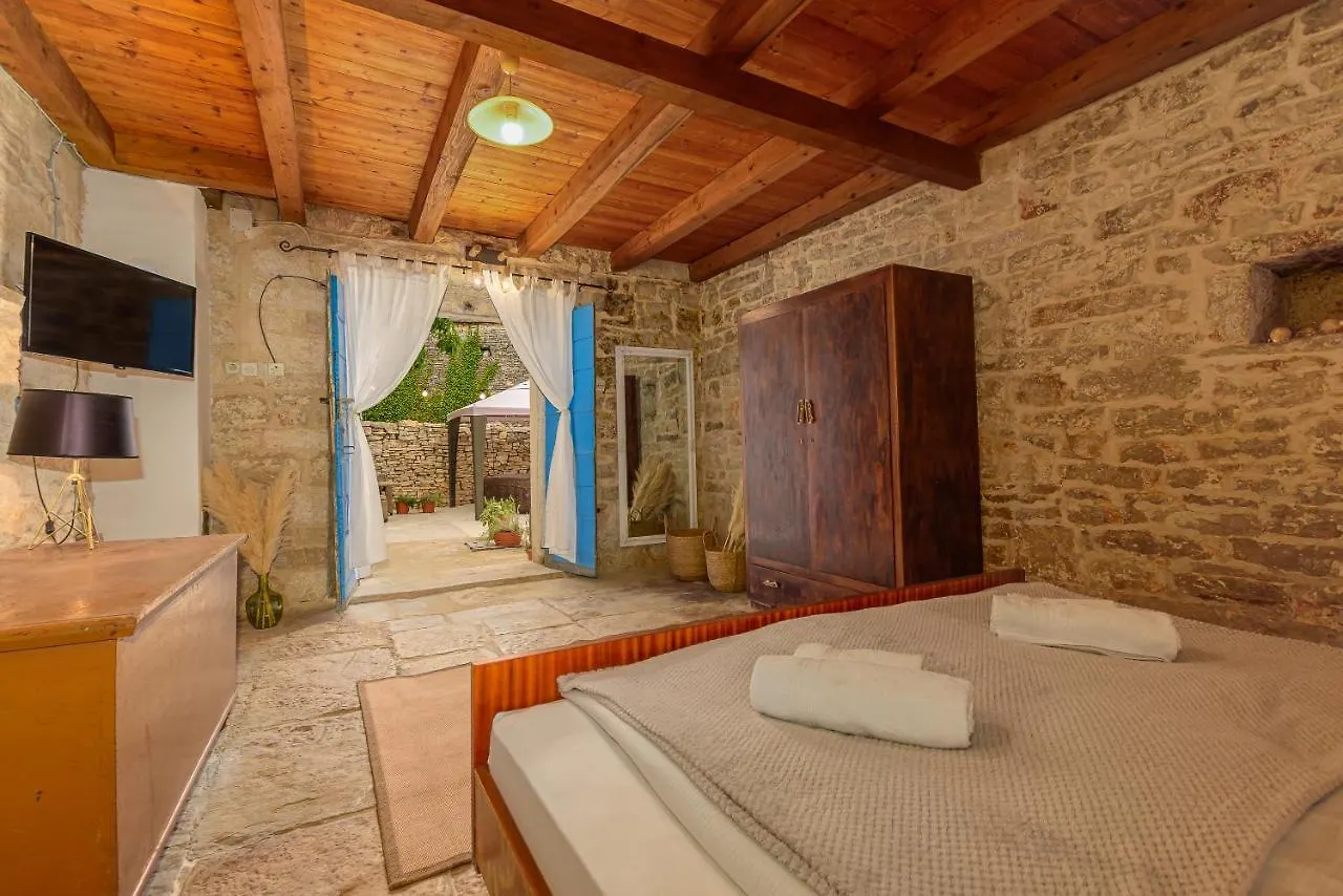 Guest House Eleonora Cabrunici Villa