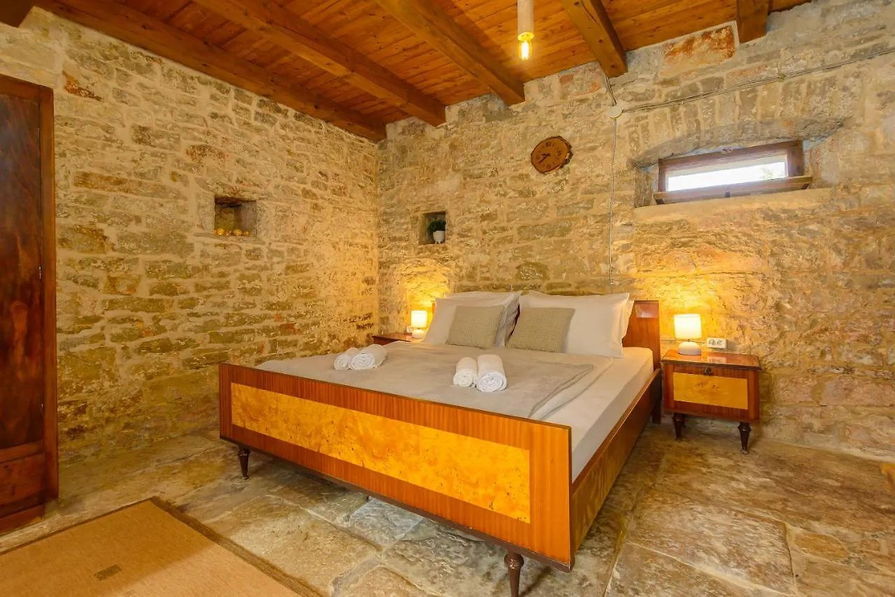 Guest House Eleonora Cabrunici