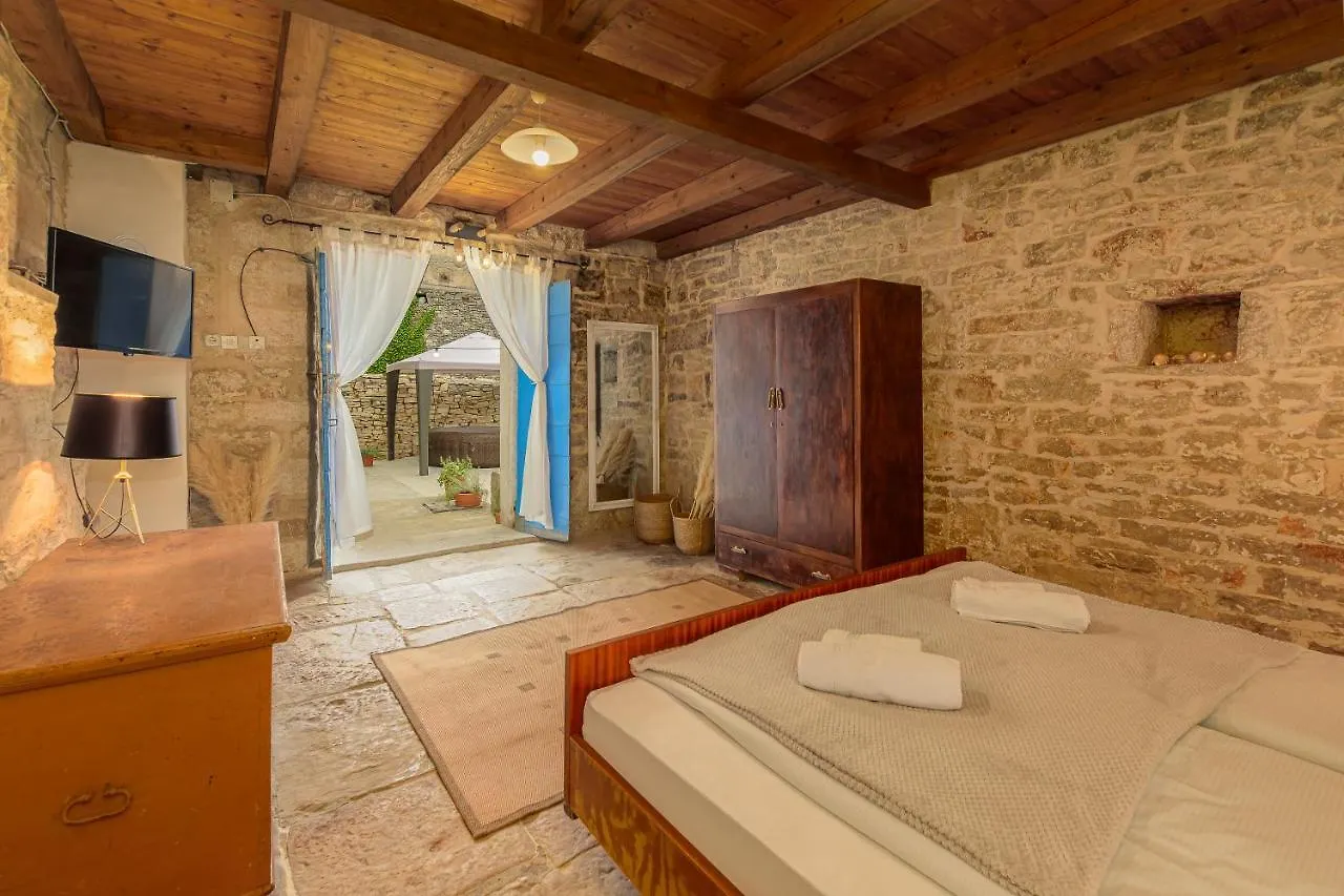 Guest House Eleonora Cabrunici