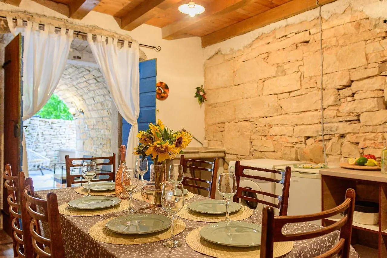 Villa Guest House Eleonora Cabrunici