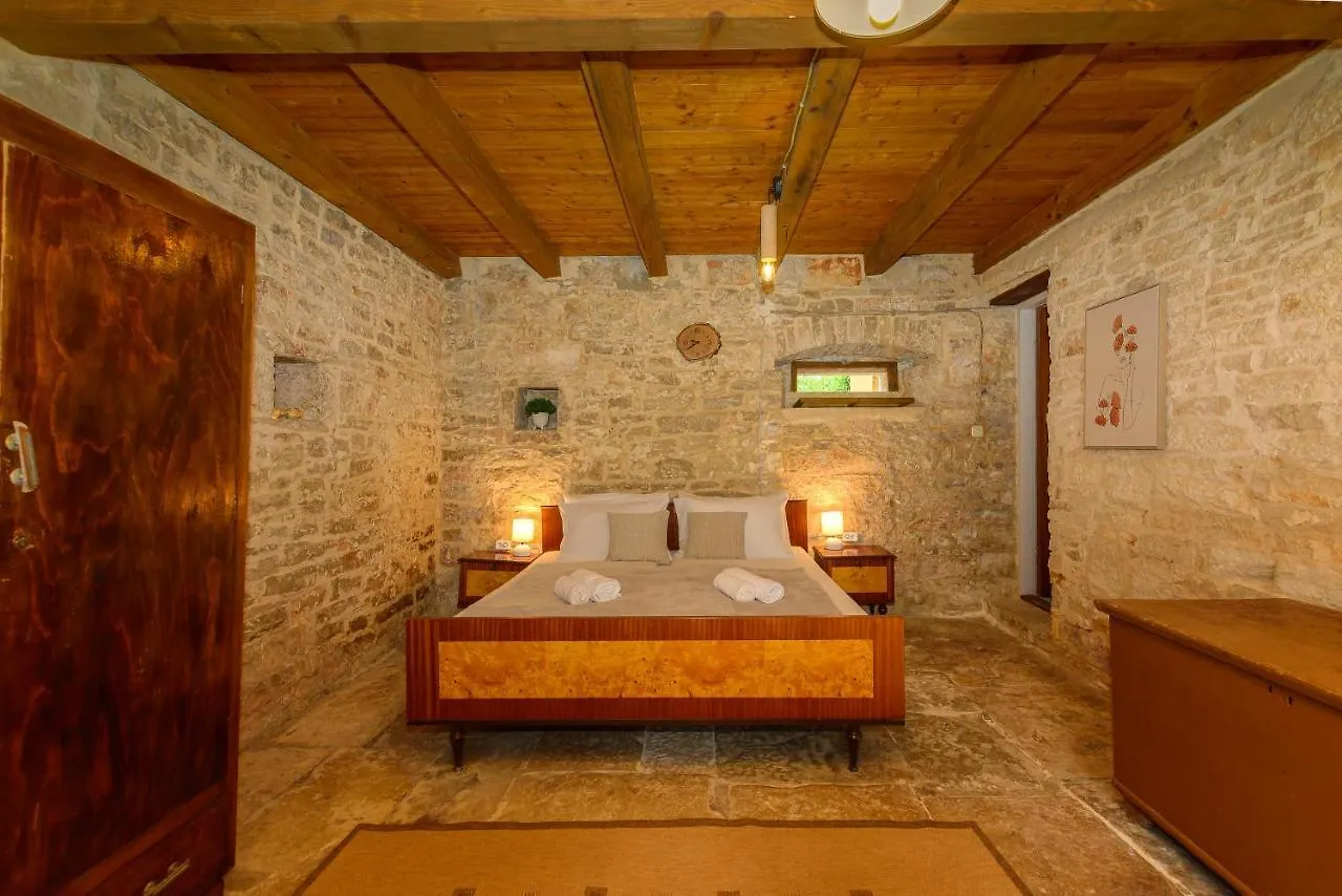 Villa Guest House Eleonora Cabrunici